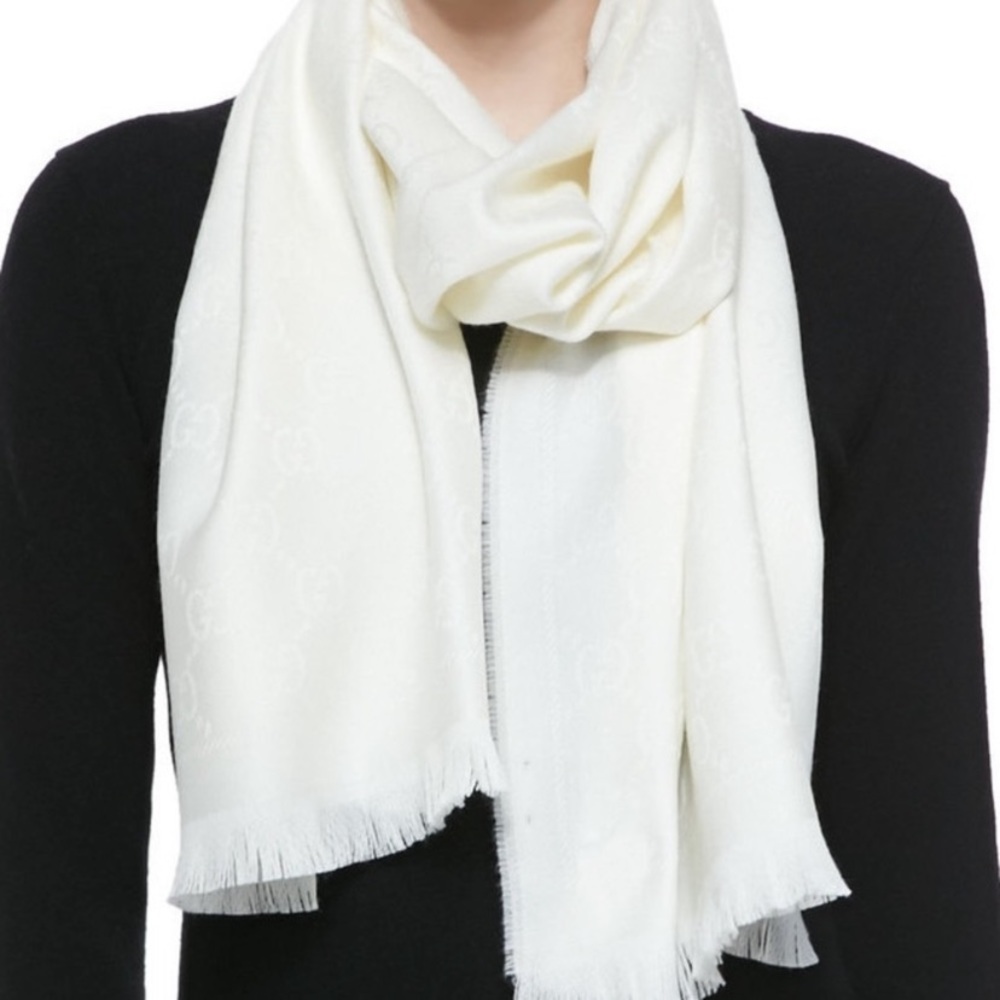 NWT Gucci cream wool scarf- gently used